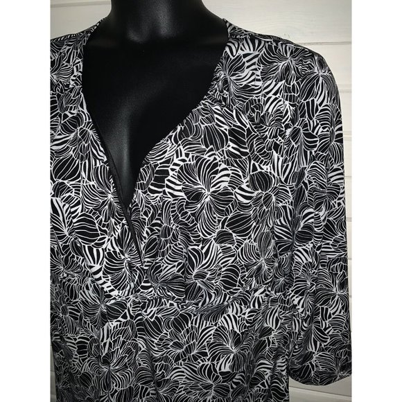 *NEW* CJ BANKS Red Black Long Sleeve Blouse Size 1X main image 0